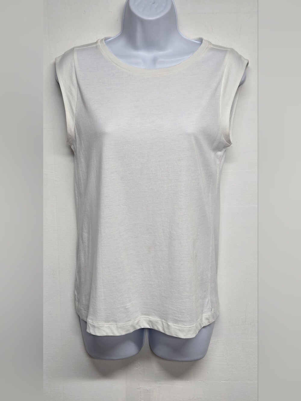 Ann Taylor Loft XS White Top Scoop Neck Cap Sleeve Smooth Soft Fabric Stretch